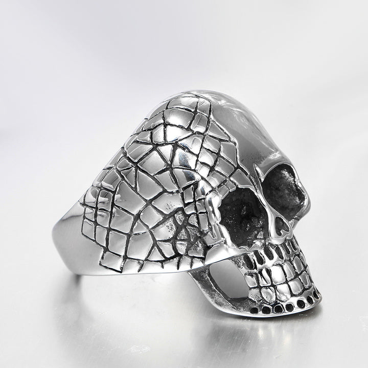 Retro-style skull ring with a distinctive flair