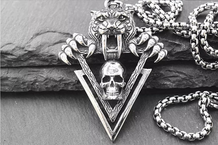 Sabretooth tiger, skull necklace