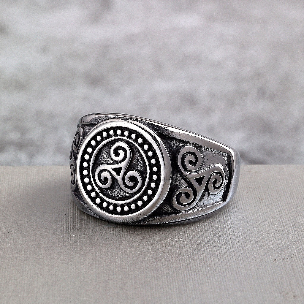 Retro Spiral Pattern Engraved Mens Signet Ring