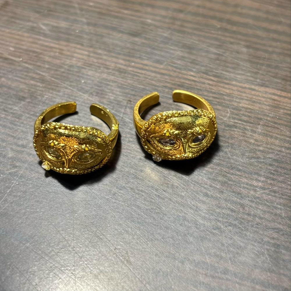 Retro Engraved Carnival Mask Gem Ring