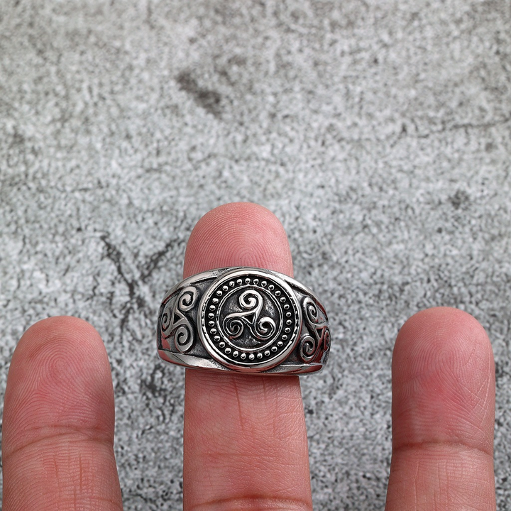 Retro Spiral Pattern Engraved Mens Signet Ring