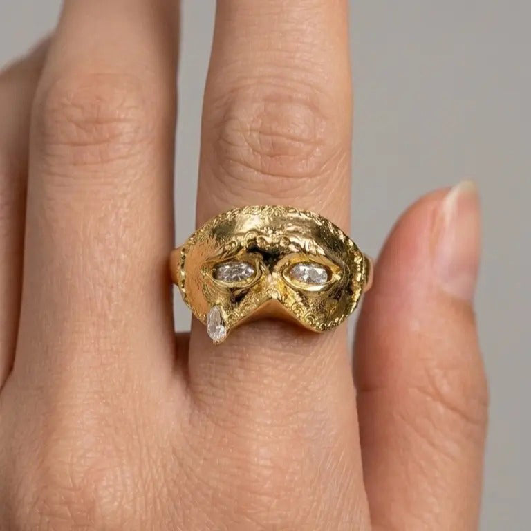 Retro Engraved Carnival Mask Gem Ring