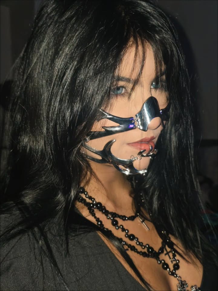 Cyberpunk Irregular Metal Tassel Face Cuff