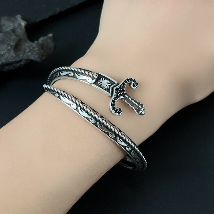 Vintage Sword Pattern Engraved Bangle