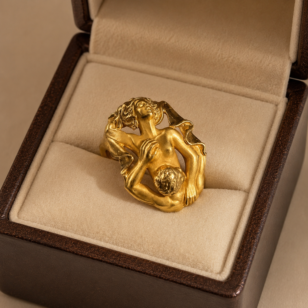 Romantic Embracing Couple Sculpture Vintage Ring