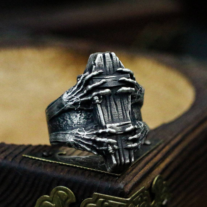 Old coffin skull finger ring
