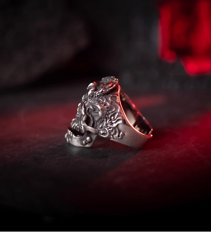 Dragon pattern skull ring