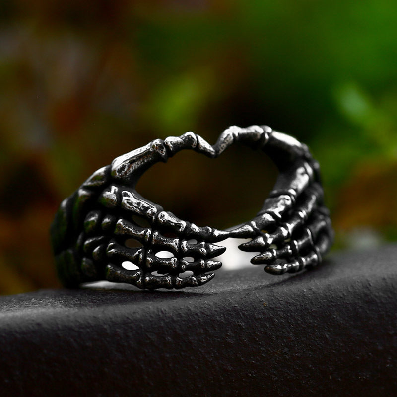 Skull finger heart ring