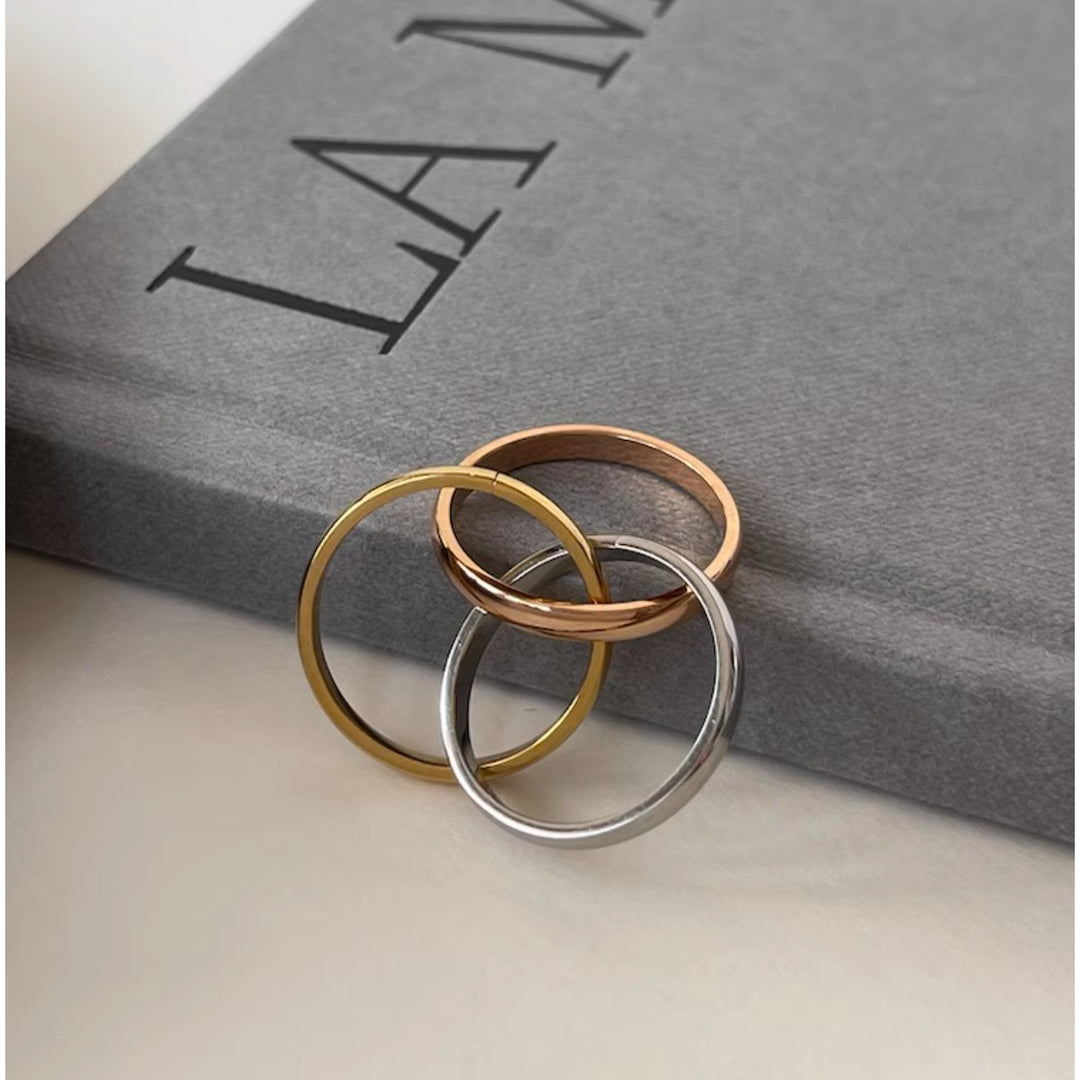 Three-color three-ring ring