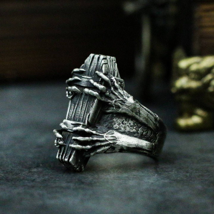 Old coffin skull finger ring