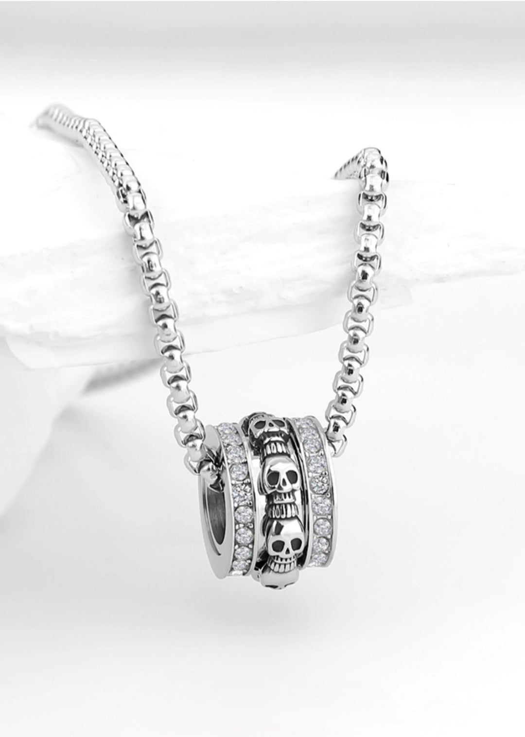 Rotatable skull necklace