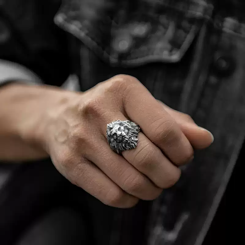 Domineering lion ring
