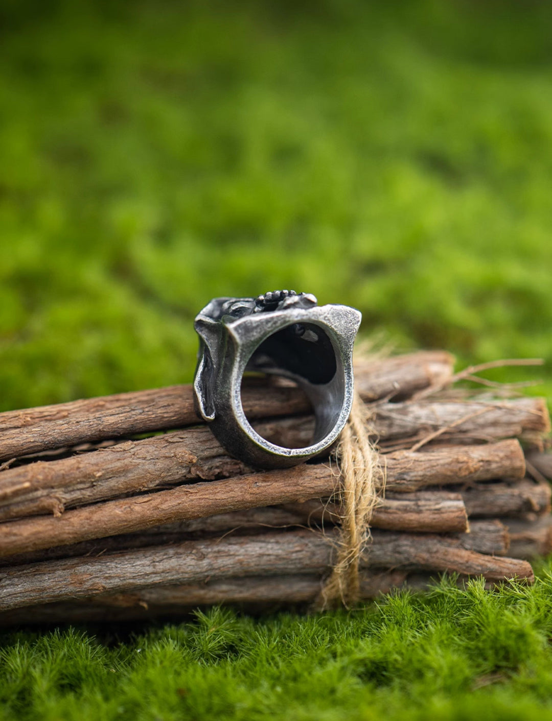 Giant Necromancer Skeleton Ring