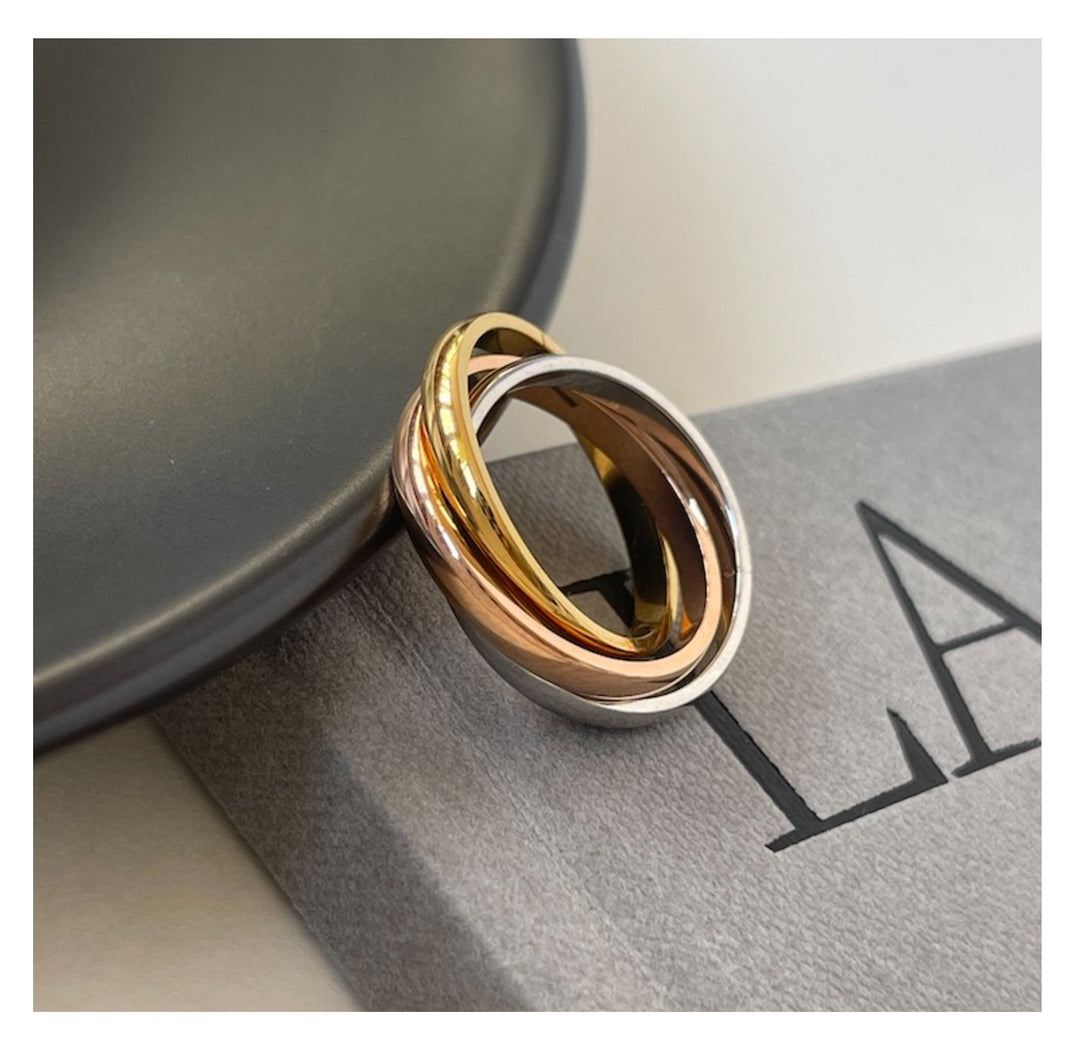 Three-color three-ring ring