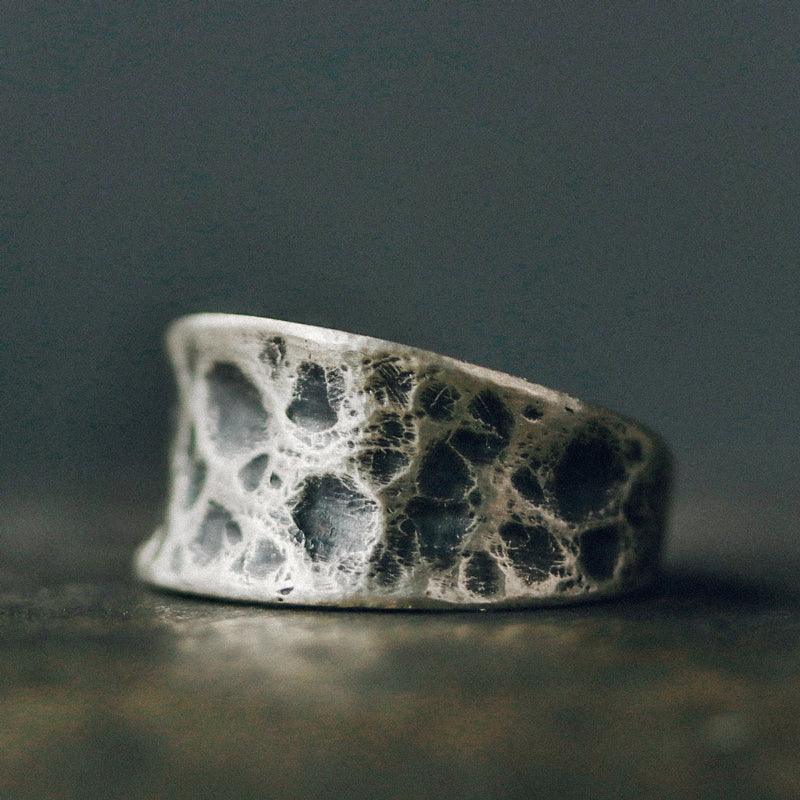 925 Silver Vintage Bump Broad Faceted Ring