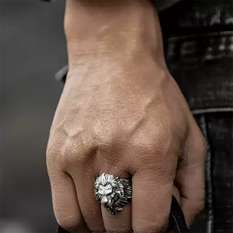 Domineering lion ring