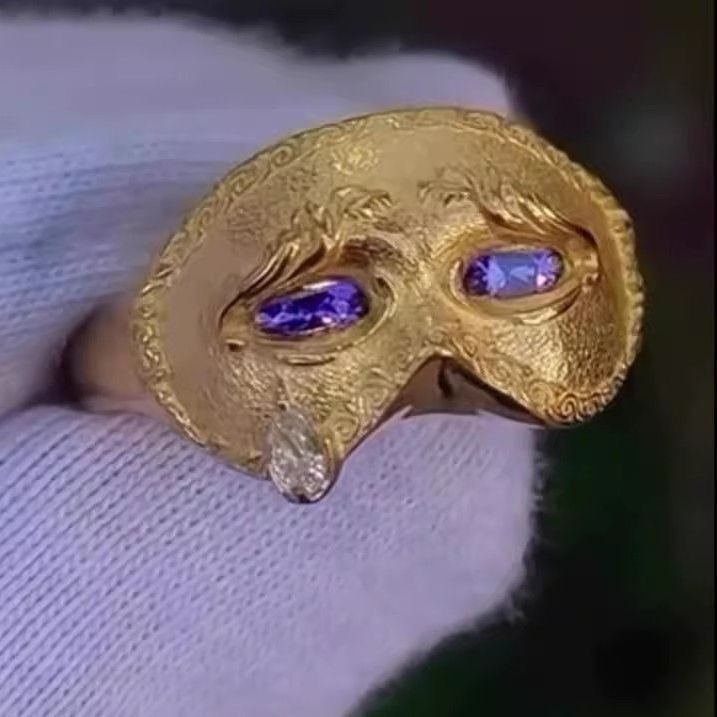 Retro Engraved Carnival Mask Gem Ring