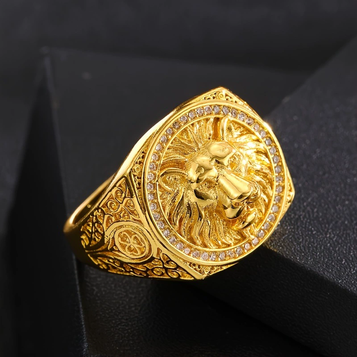 Vintage Crystal Border Lion Head Engraved Signet Ring