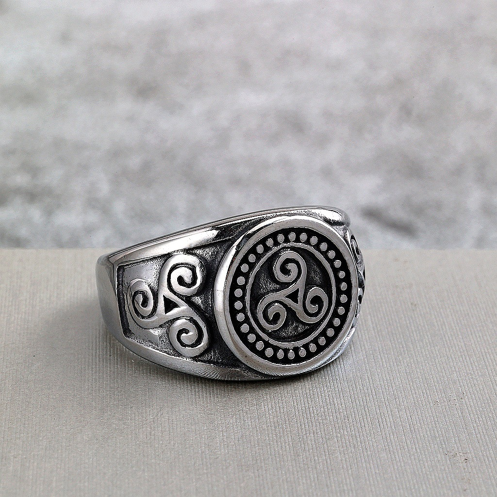 Retro Spiral Pattern Engraved Mens Signet Ring