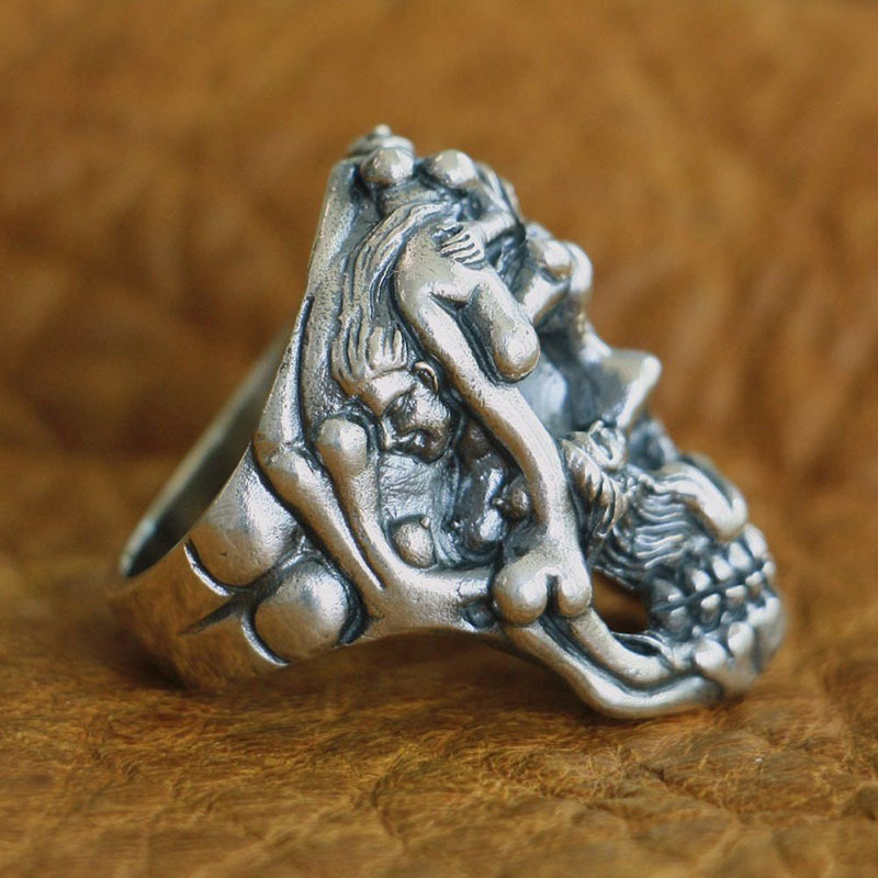 Gothic nude relief skull ring