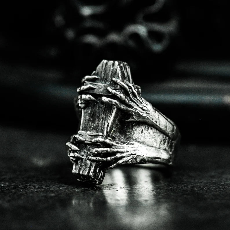 Old coffin skull finger ring