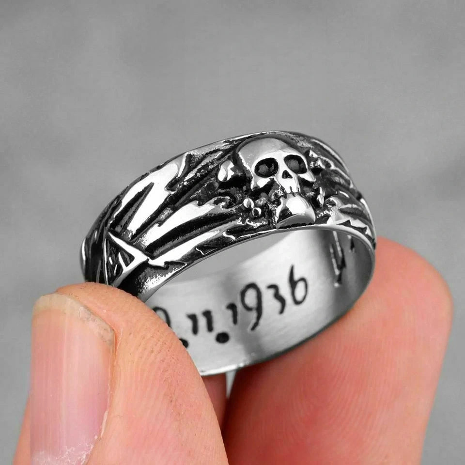 Punk-Style Skull Carved Ring
