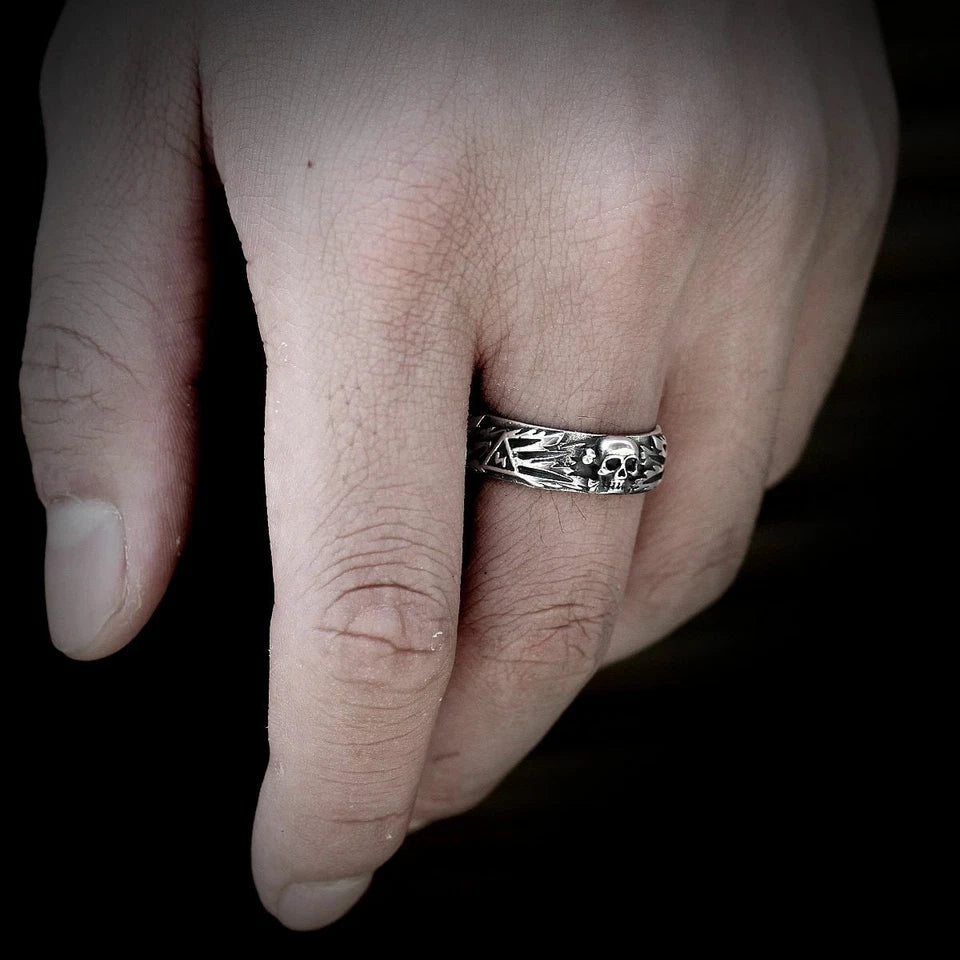 Punk-Style Skull Carved Ring