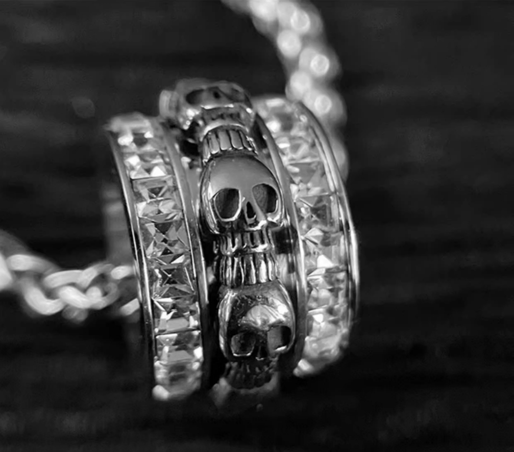 Rotatable skull necklace